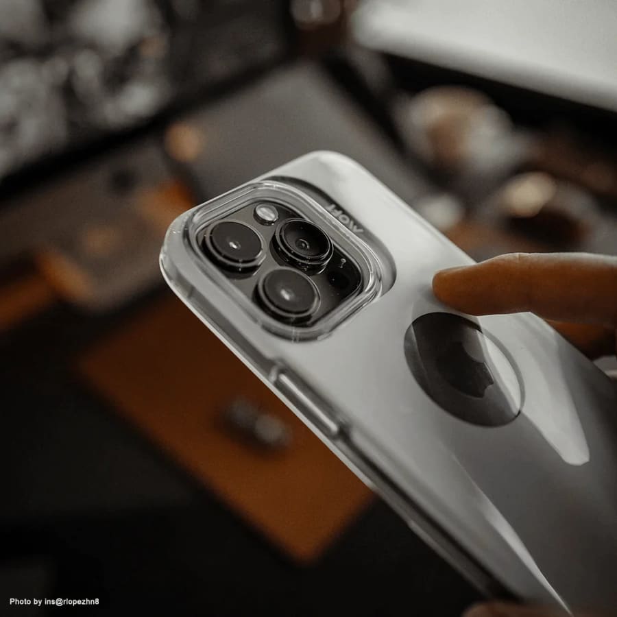 Gadget Store- MOFT Snap iPhone case with Magsafe